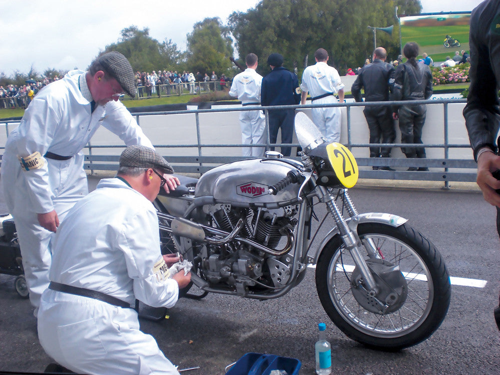 Racing Classic Motorcycles - First you have to finish (Andy Reynolds) (9781787114814)