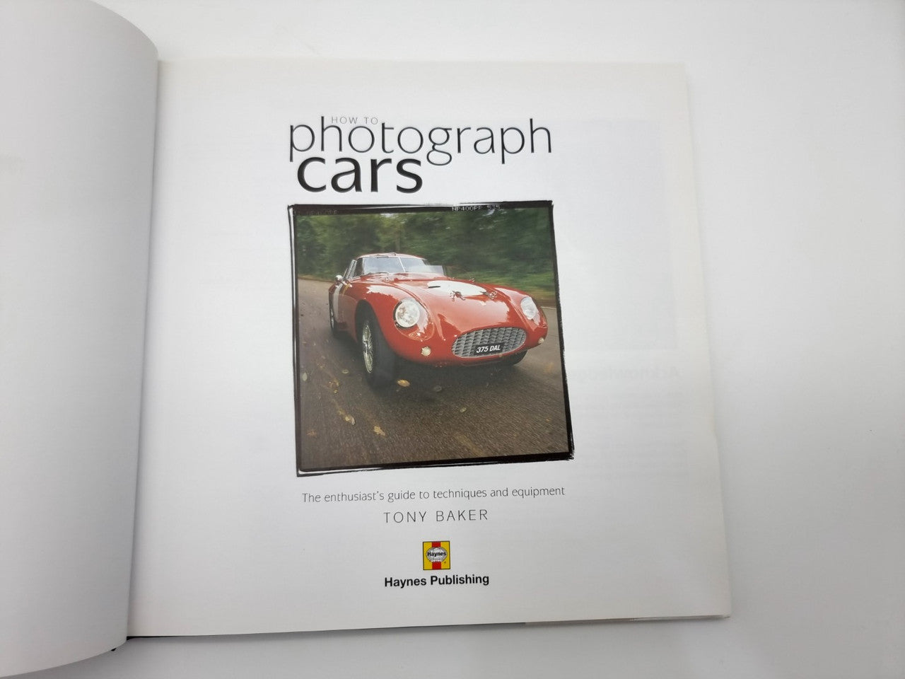 How to Photograph Cars - Enthusiast's Guide to Techniques & Equipment (Tony Baker, 2002)