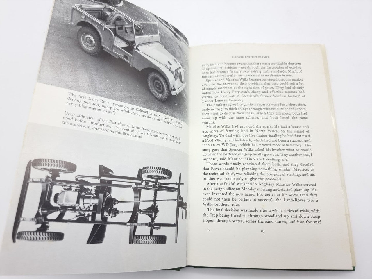 The Land Rover - Workhorse of the World (Graham Robson, 1977)