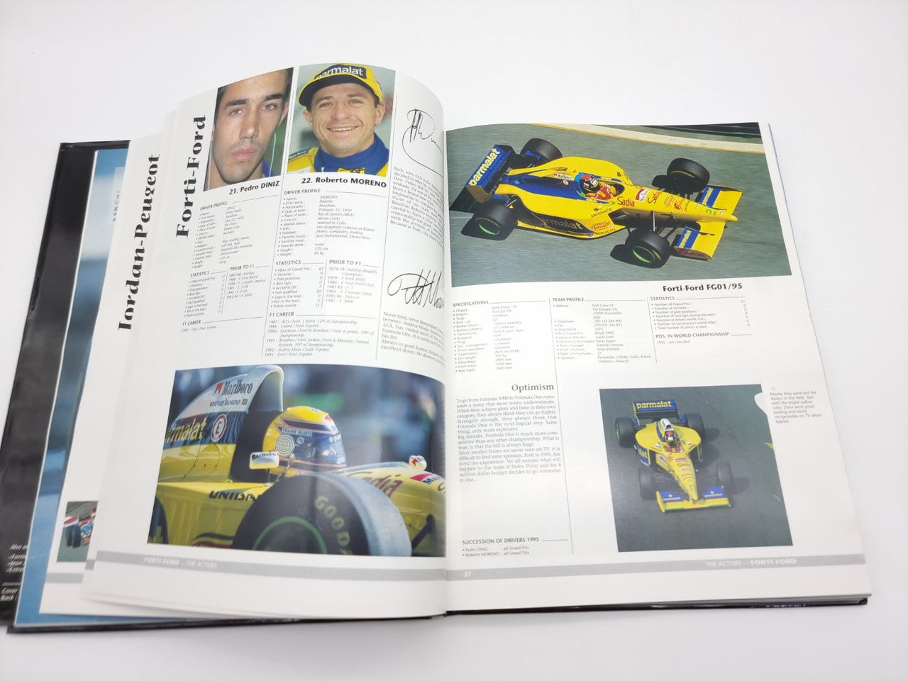 Formula 1 Yearbook 1995 open spread with driver lineup pages and race images