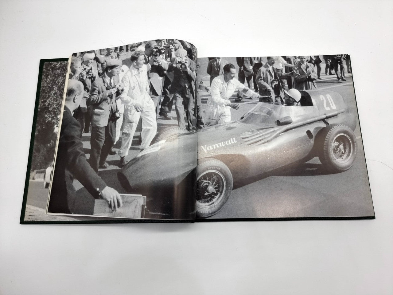 Stirling Moss (Karl Ludvigsen, leatherbound, limited signed edition)