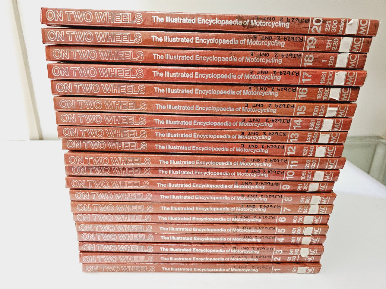 On two wheels The illustrated encyclopedia of motocycling (1 - 20)