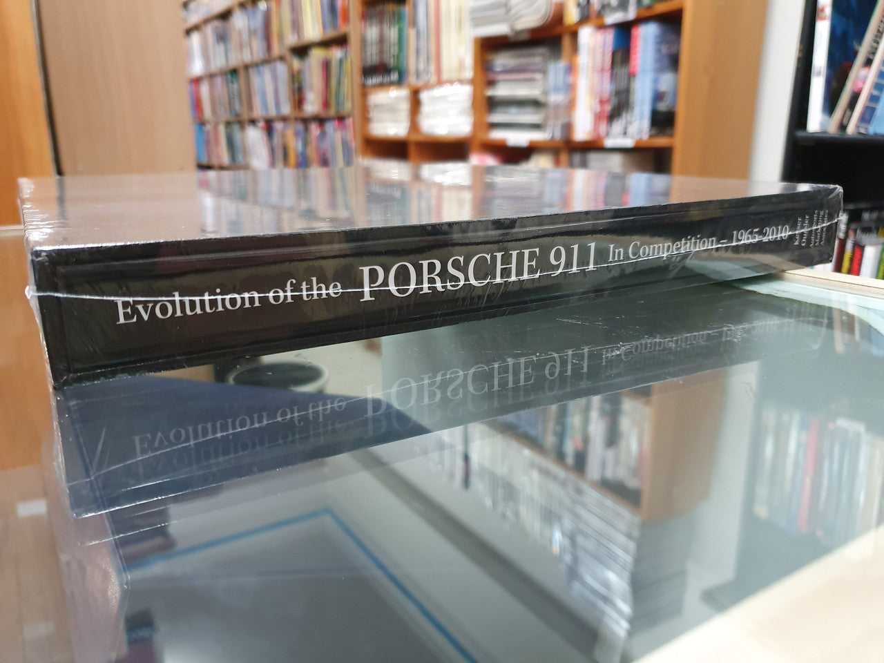 Evolution of the Porsche 911 in Competition - 1965 - 2010 ( Keyser. M & Oursler. B) (9780976039297)