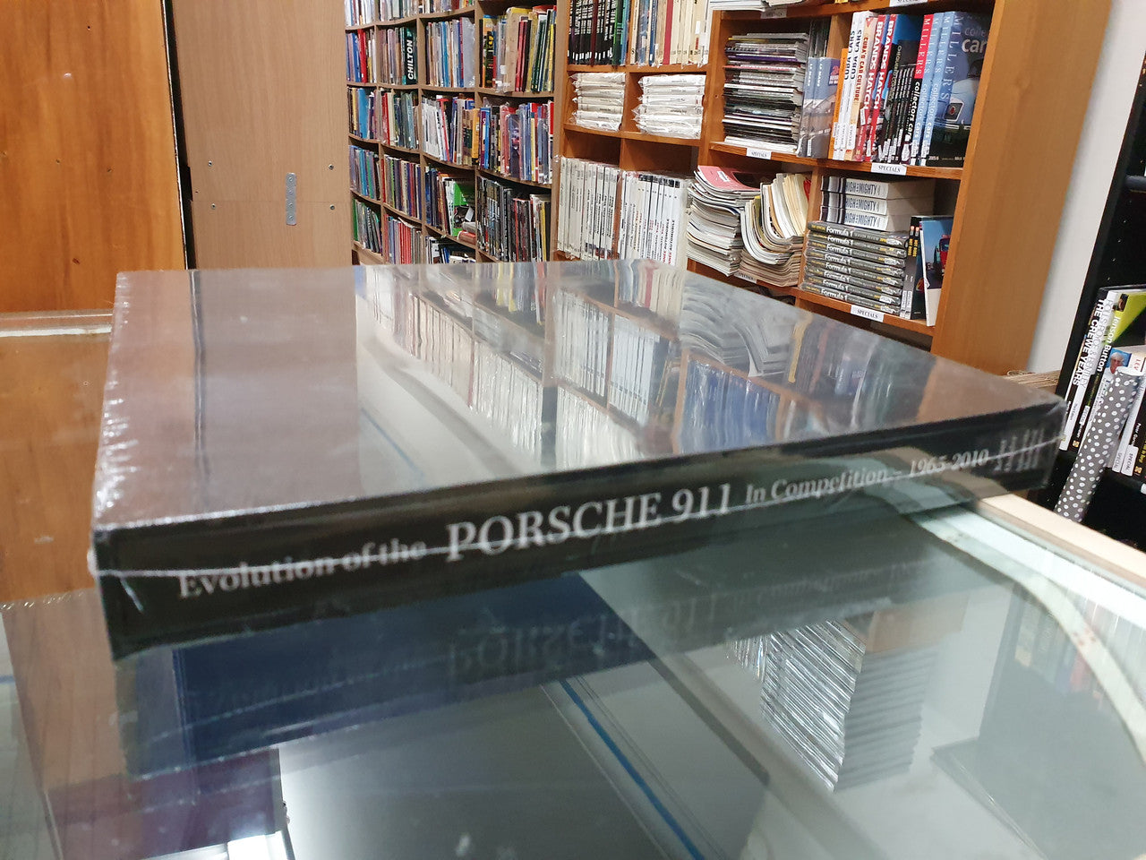 Evolution of the Porsche 911 in Competition - 1965 - 2010 ( Keyser. M & Oursler. B) (9780976039297)
