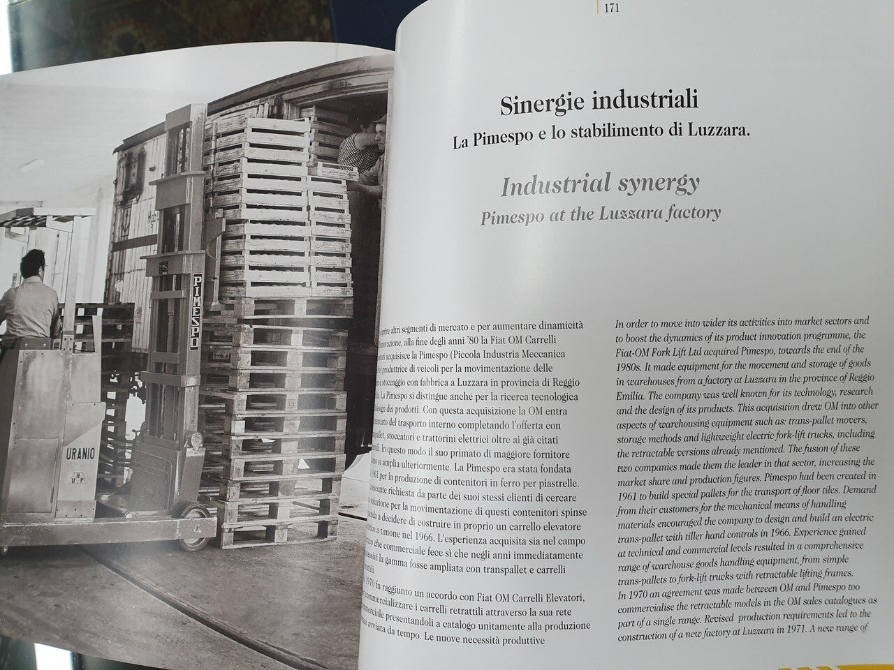 Om – A Never ending Story (Italian & English text, by Alessandro Silva, ISBN: 9788889108379)