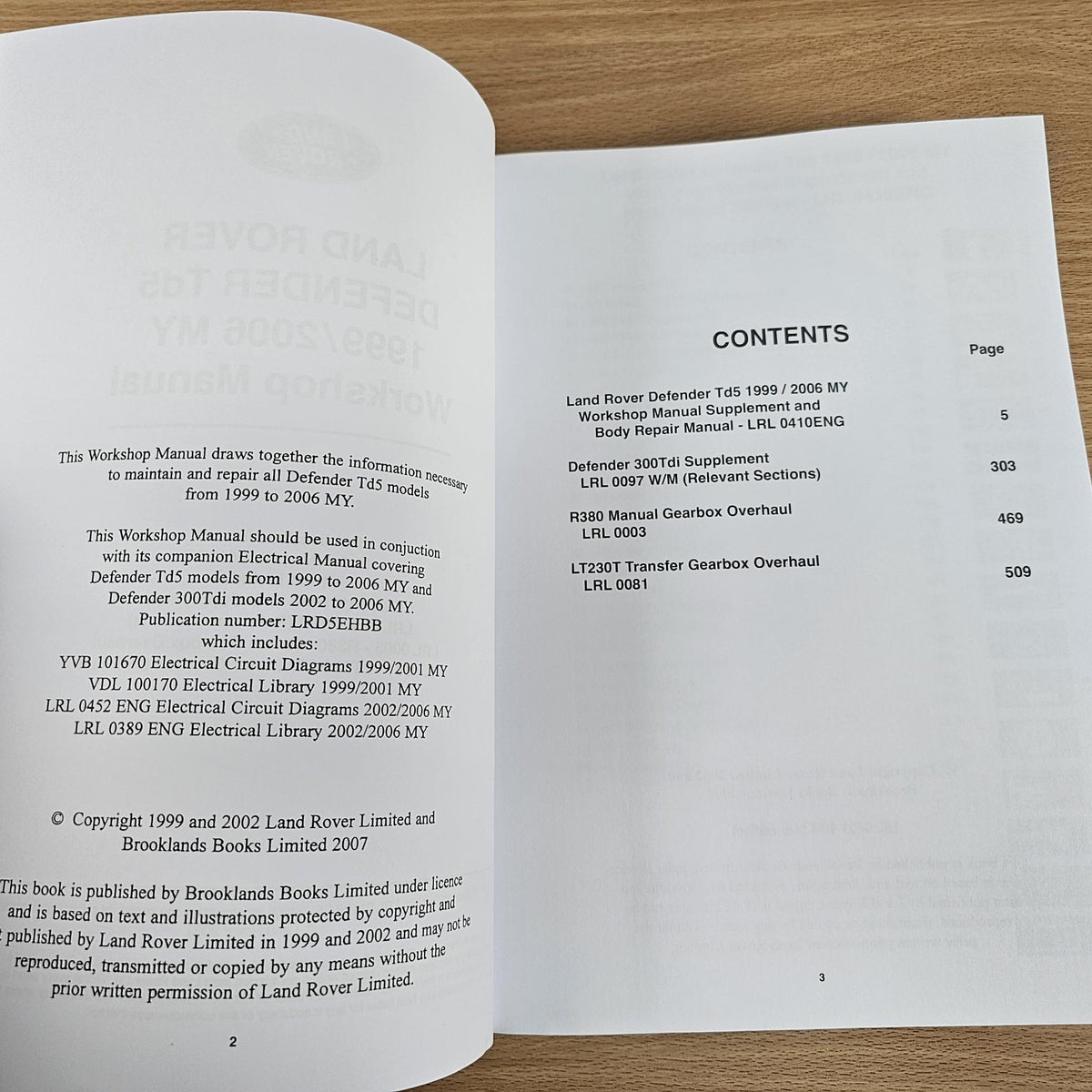 Workshop manual open to contents page with table of sections and copyright text